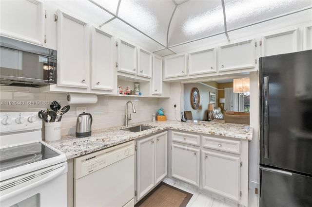 7847 Golf Circle Drive 309, Margate, FL 33063