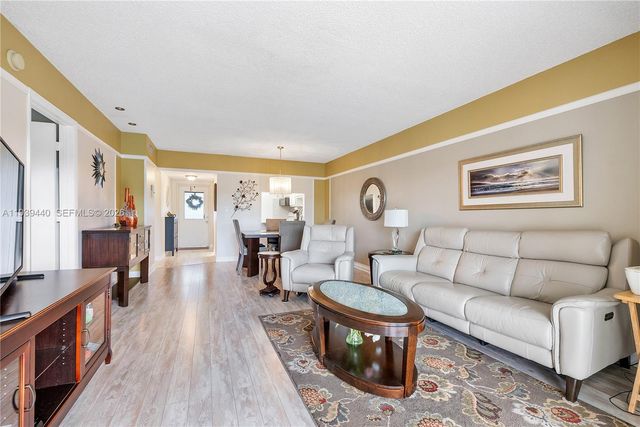 7847 Golf Circle Drive 309, Margate, FL 33063