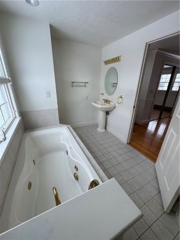 110 Woodbury Drive, City Of But Ne, PA 16001