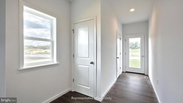 2 N CONIFER DR, Elizabethtown, PA 17022