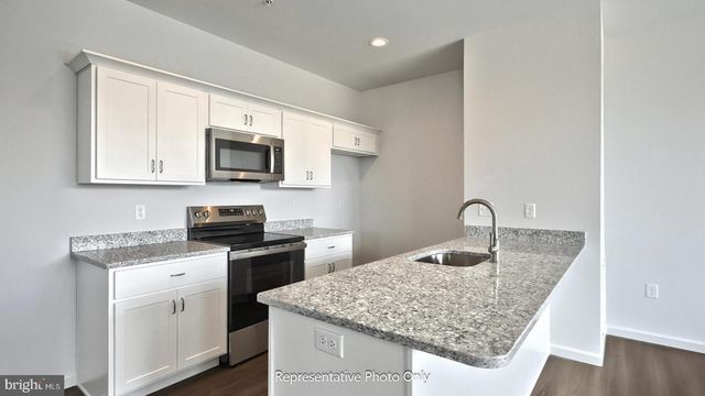 2 N CONIFER DR, Elizabethtown, PA 17022