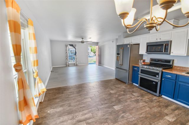 320 10th Street, Dickinson, TX 77539