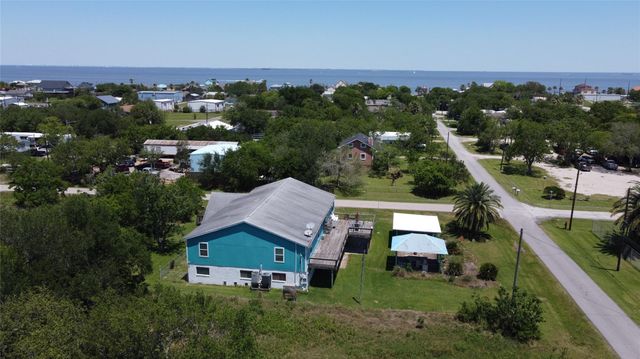 320 10th Street, Dickinson, TX 77539