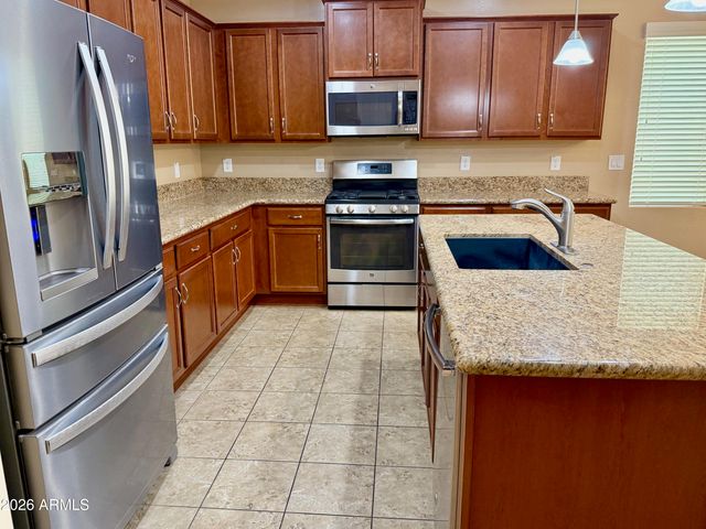 512 E CASTLE ROCK Road, San Tan Valley, AZ 85143