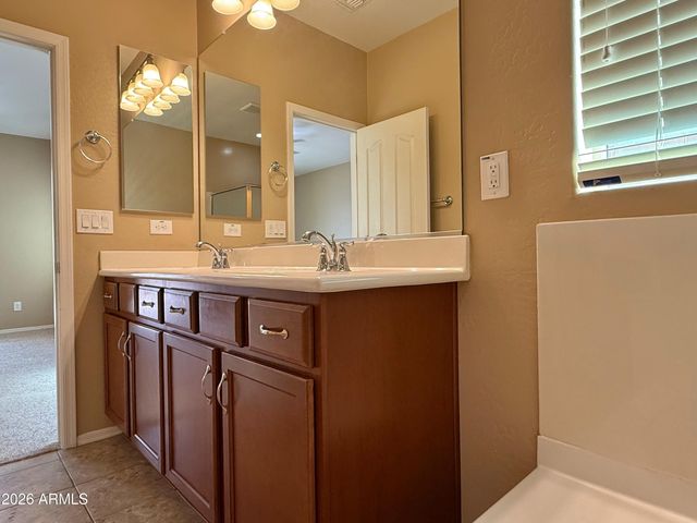 512 E CASTLE ROCK Road, San Tan Valley, AZ 85143