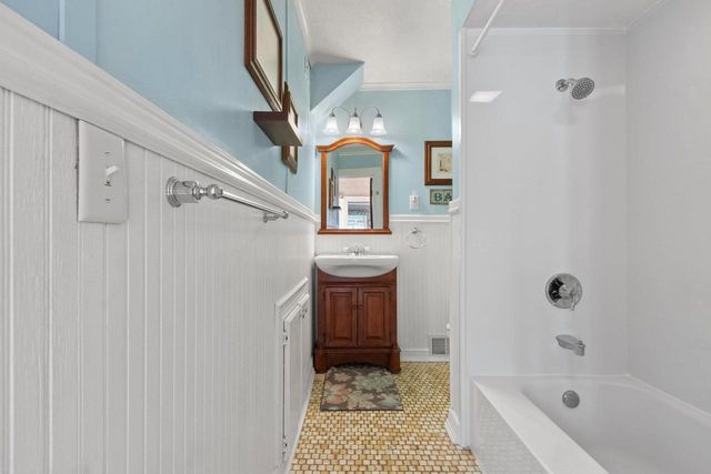 315 E SOUTH RIVER STREET, Appleton, WI 54915