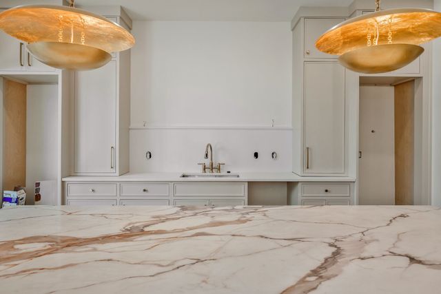 6807 Pennywell Dr, Nashville, TN 37205