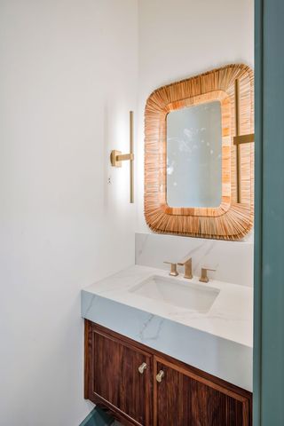 6807 Pennywell Dr, Nashville, TN 37205