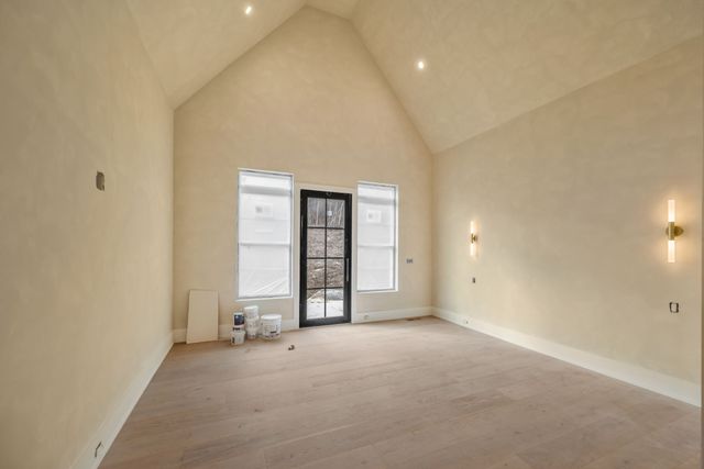 6807 Pennywell Dr, Nashville, TN 37205