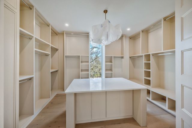 6807 Pennywell Dr, Nashville, TN 37205