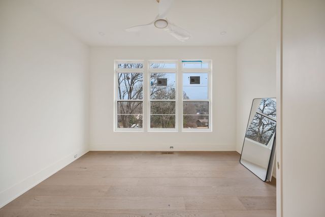 6807 Pennywell Dr, Nashville, TN 37205