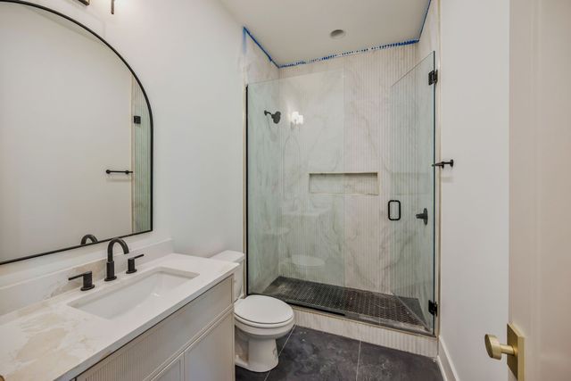 6807 Pennywell Dr, Nashville, TN 37205