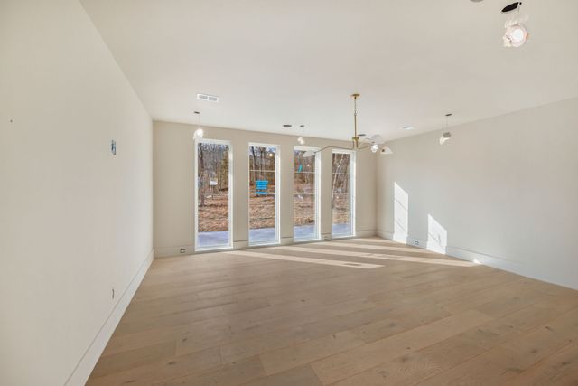 6807 Pennywell Dr, Nashville, TN 37205