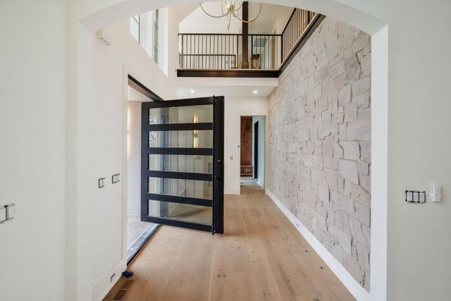 6807 Pennywell Dr, Nashville, TN 37205