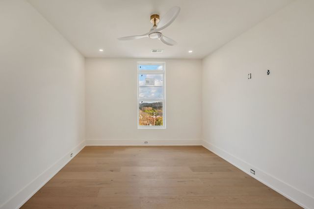 6807 Pennywell Dr, Nashville, TN 37205