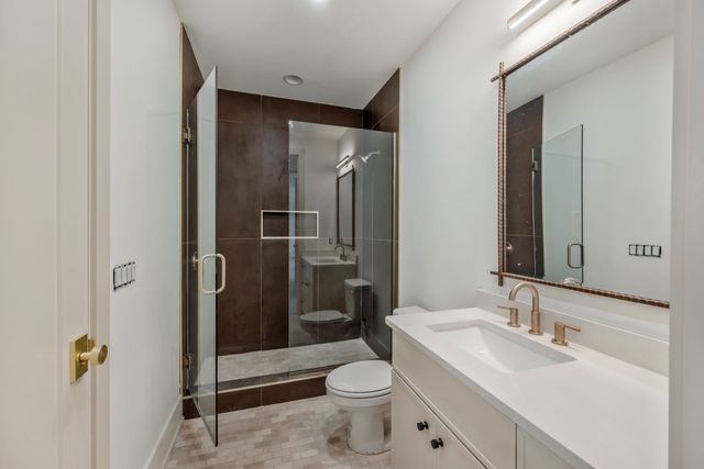 6807 Pennywell Dr, Nashville, TN 37205