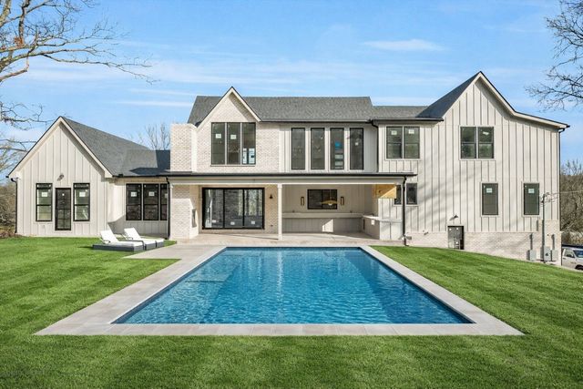 6807 Pennywell Dr, Nashville, TN 37205