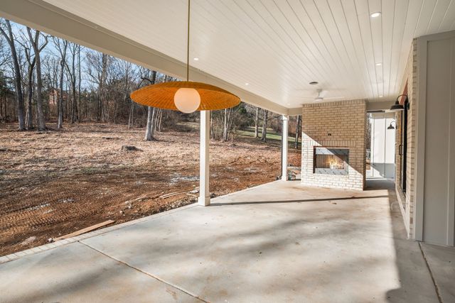 6807 Pennywell Dr, Nashville, TN 37205