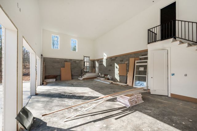 6807 Pennywell Dr, Nashville, TN 37205