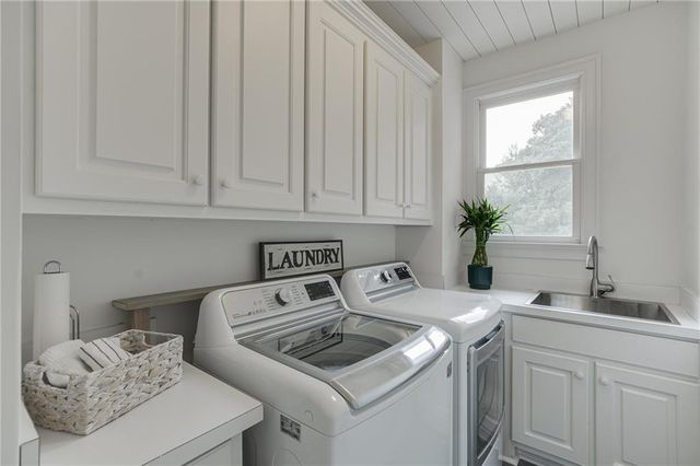 1083 Meadow Bluff Terrace, Suwanee, GA 30024