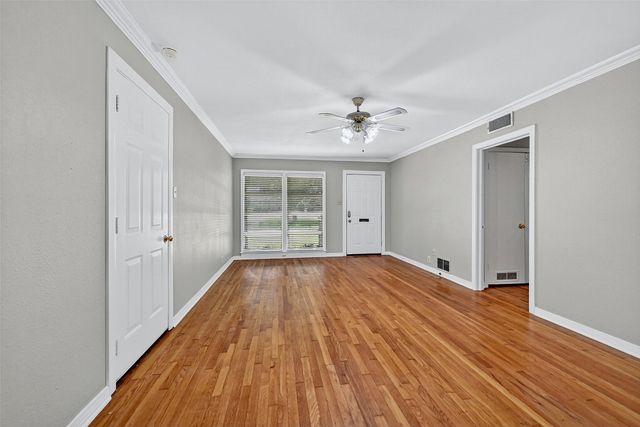 720 N McKown Avenue, Sherman, TX 75092