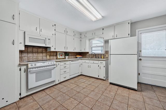 720 N McKown Avenue, Sherman, TX 75092