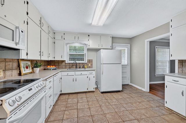 720 N McKown Avenue, Sherman, TX 75092
