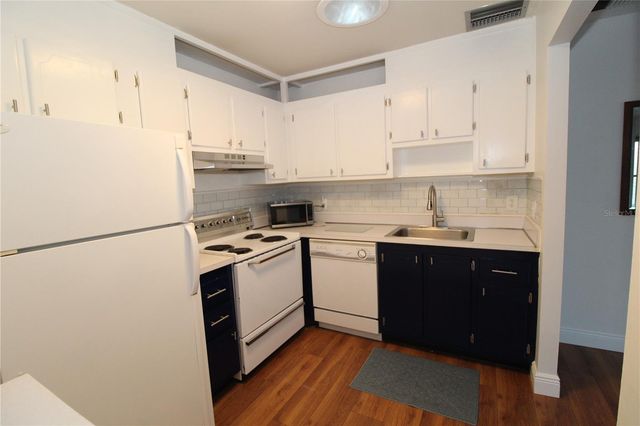 2202 CLUBHOUSE DRIVE 182, Sun City Center, FL 33573