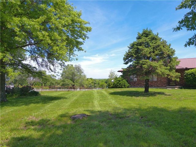 27061 Willow Drive, Paola, KS 66071