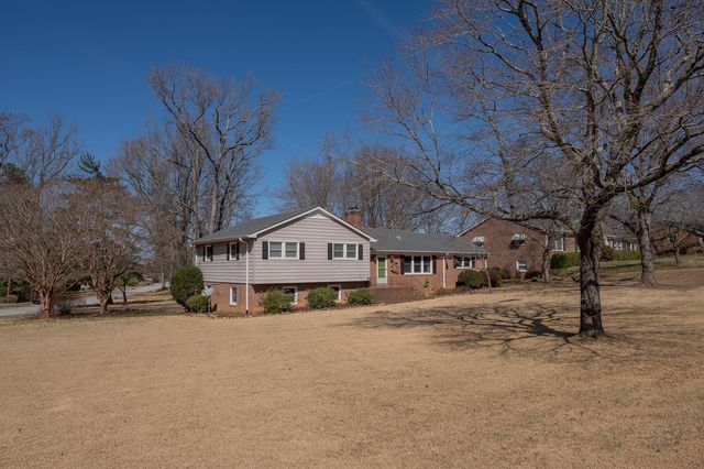 332 St James Drive, Spartanburg, SC 29301