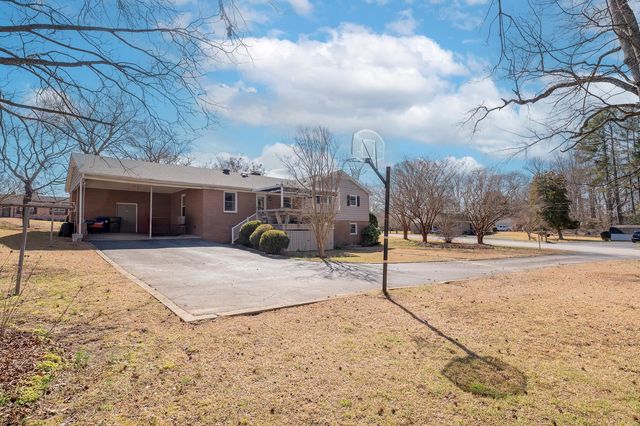 332 St James Drive, Spartanburg, SC 29301