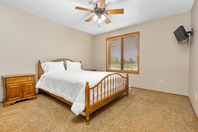 47862 Atterbury Ct Court, Harrisburg, SD 57032