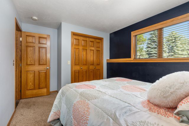 47862 Atterbury Ct Court, Harrisburg, SD 57032