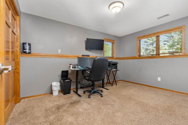 47862 Atterbury Ct Court, Harrisburg, SD 57032