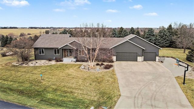 47862 Atterbury Ct Court, Harrisburg, SD 57032