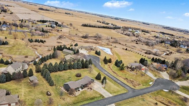 47862 Atterbury Ct Court, Harrisburg, SD 57032