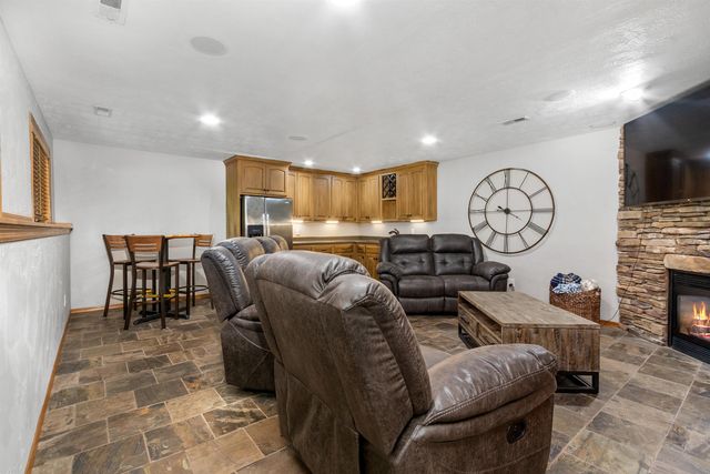47862 Atterbury Ct Court, Harrisburg, SD 57032