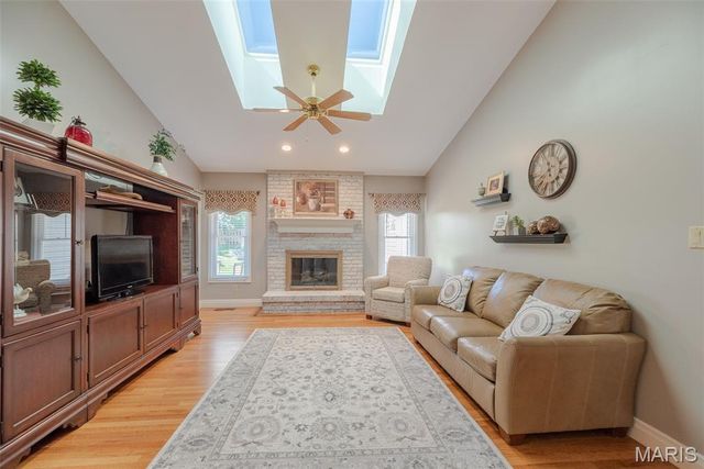 3027 Piney Pointe Drive, St Louis, MO 63129