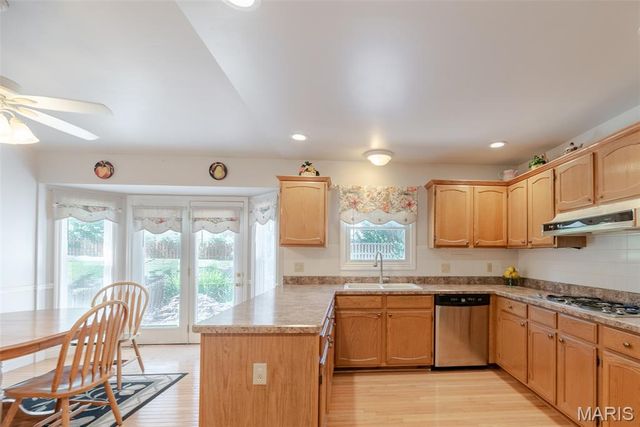 3027 Piney Pointe Drive, St Louis, MO 63129