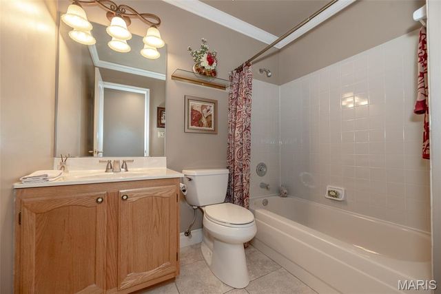 3027 Piney Pointe Drive, St Louis, MO 63129