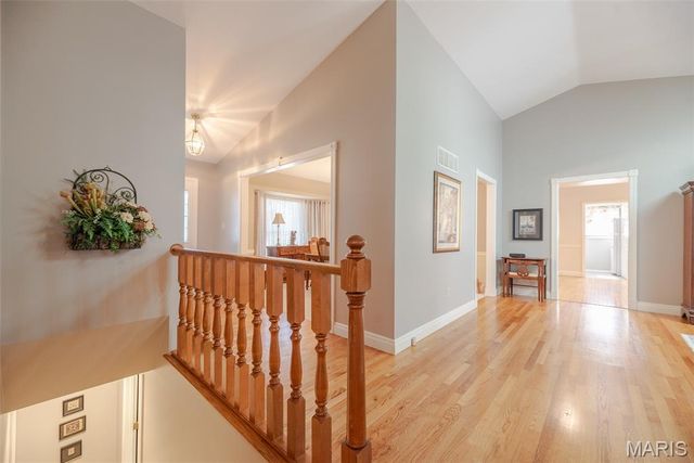 3027 Piney Pointe Drive, St Louis, MO 63129