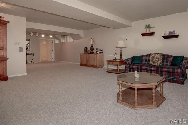 3027 Piney Pointe Drive, St Louis, MO 63129