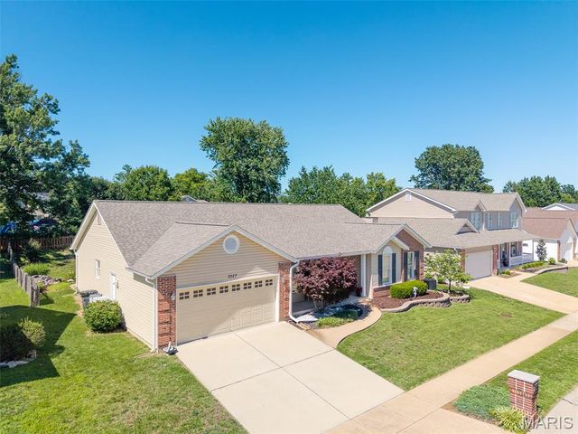 3027 Piney Pointe Drive, St Louis, MO 63129