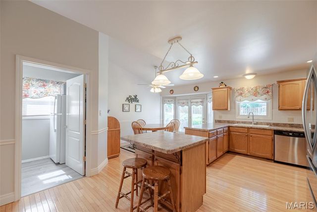3027 Piney Pointe Drive, St Louis, MO 63129