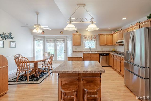 3027 Piney Pointe Drive, St Louis, MO 63129