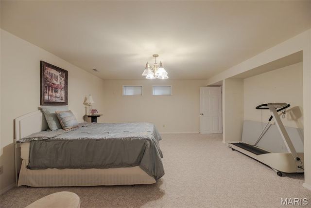 3027 Piney Pointe Drive, St Louis, MO 63129