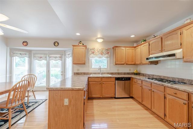 3027 Piney Pointe Drive, St Louis, MO 63129