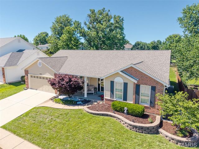 3027 Piney Pointe Drive, St Louis, MO 63129