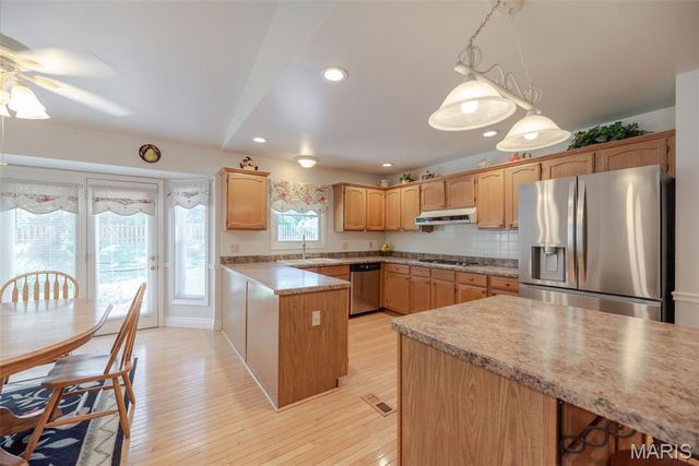 3027 Piney Pointe Drive, St Louis, MO 63129