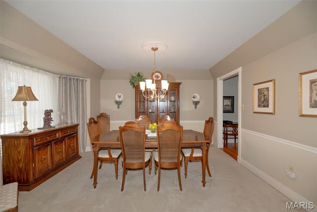 3027 Piney Pointe Drive, St Louis, MO 63129